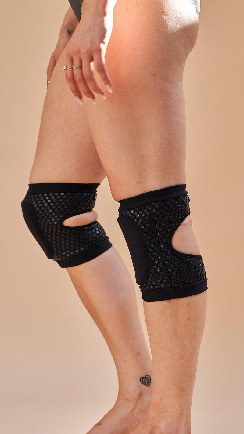 Lunalae Sticky Slim Look Kneepads - Black